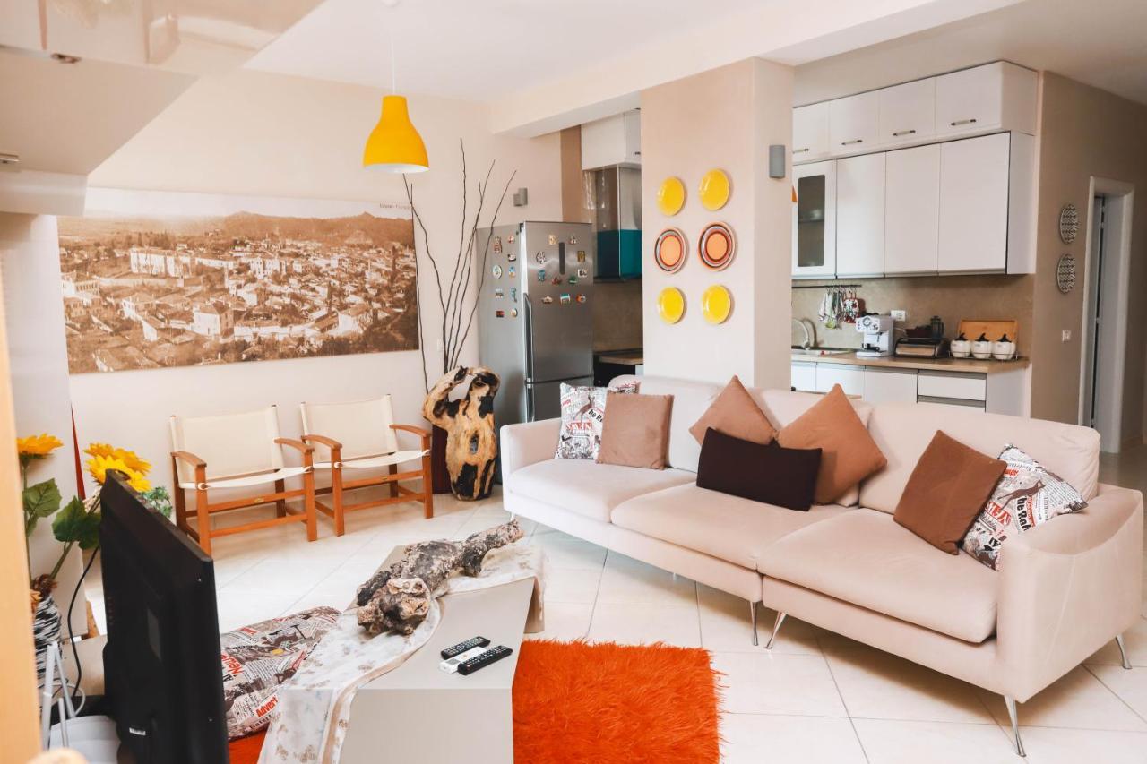 Large Apartment Near The Seaside Boulevard Lungomare Vlore Bagian luar foto