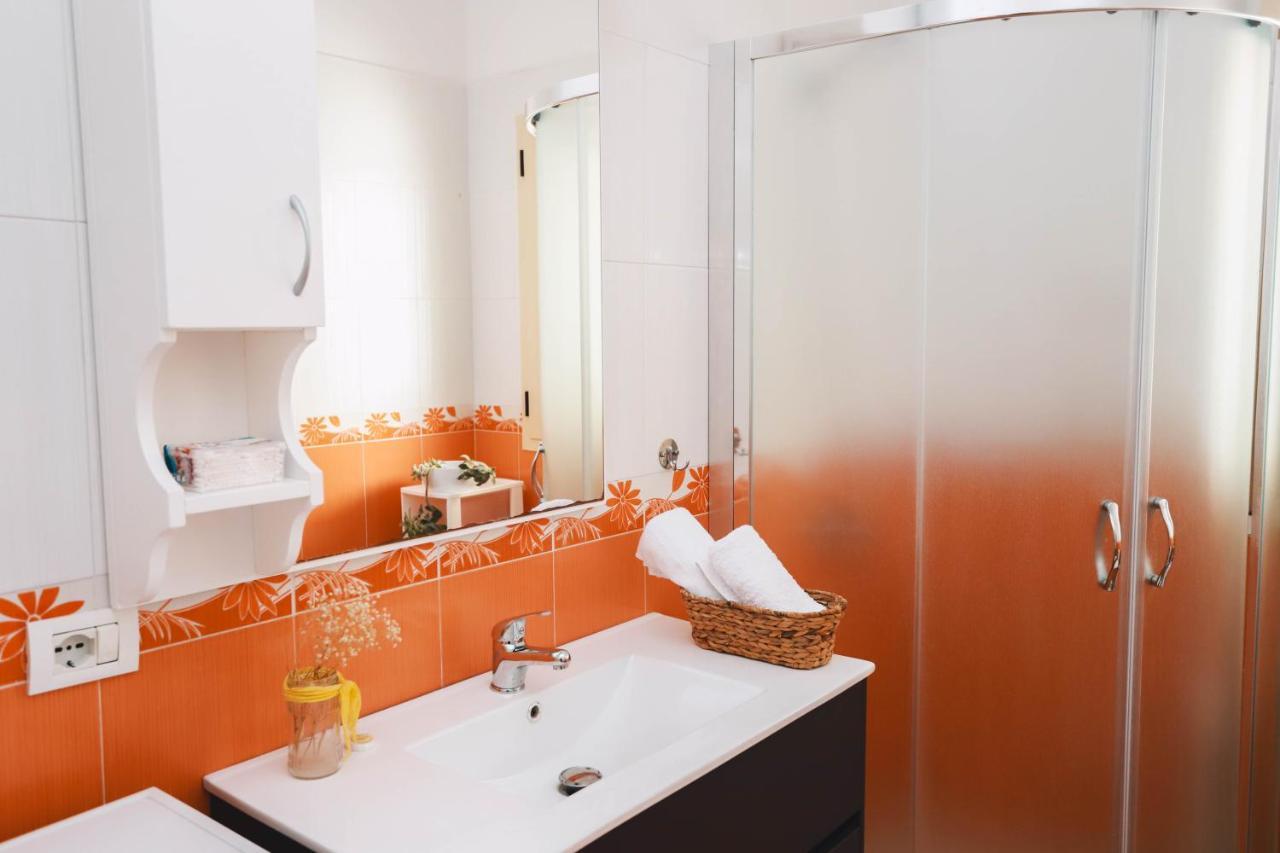Large Apartment Near The Seaside Boulevard Lungomare Vlore Bagian luar foto