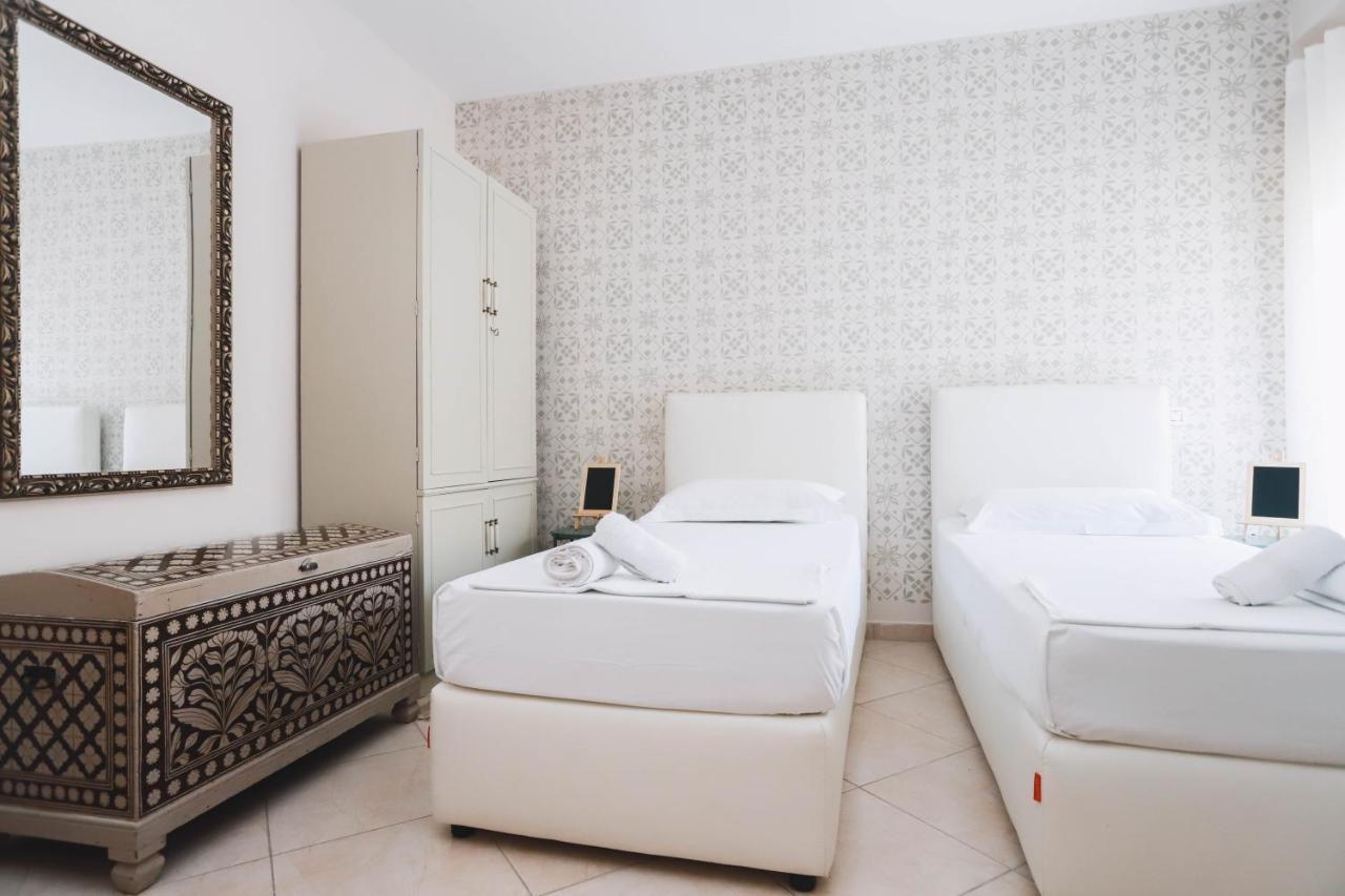 Large Apartment Near The Seaside Boulevard Lungomare Vlore Bagian luar foto
