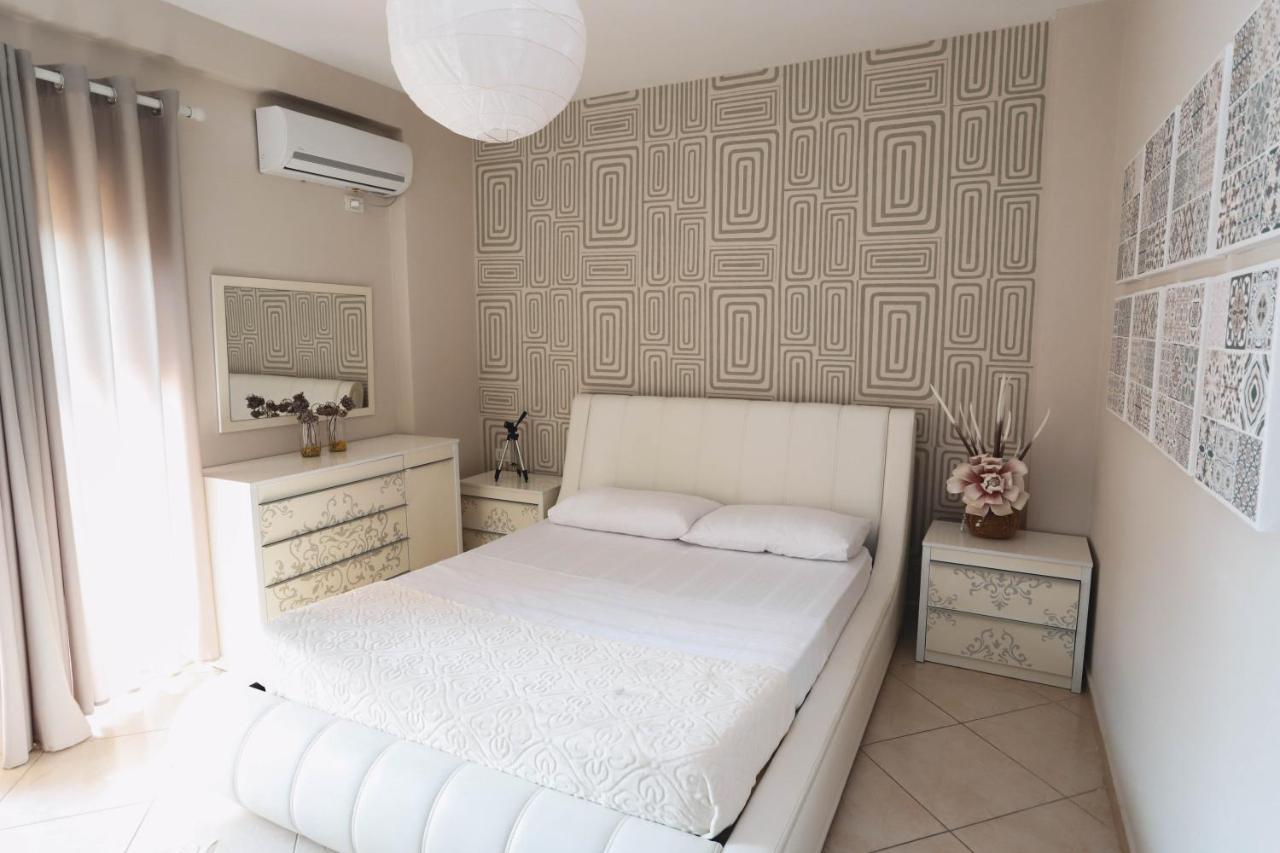 Large Apartment Near The Seaside Boulevard Lungomare Vlore Bagian luar foto